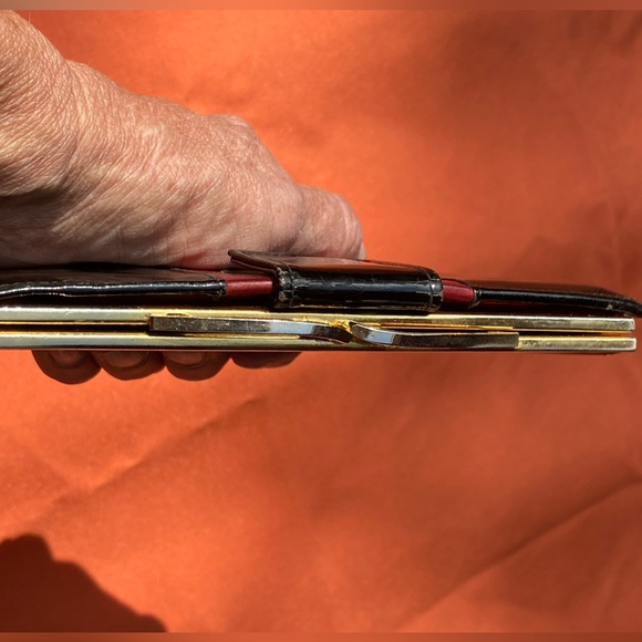 VTG patent leather wallet,made in Italy for Dayton,black/red,brass frame/clasp - Picture 6 of 13